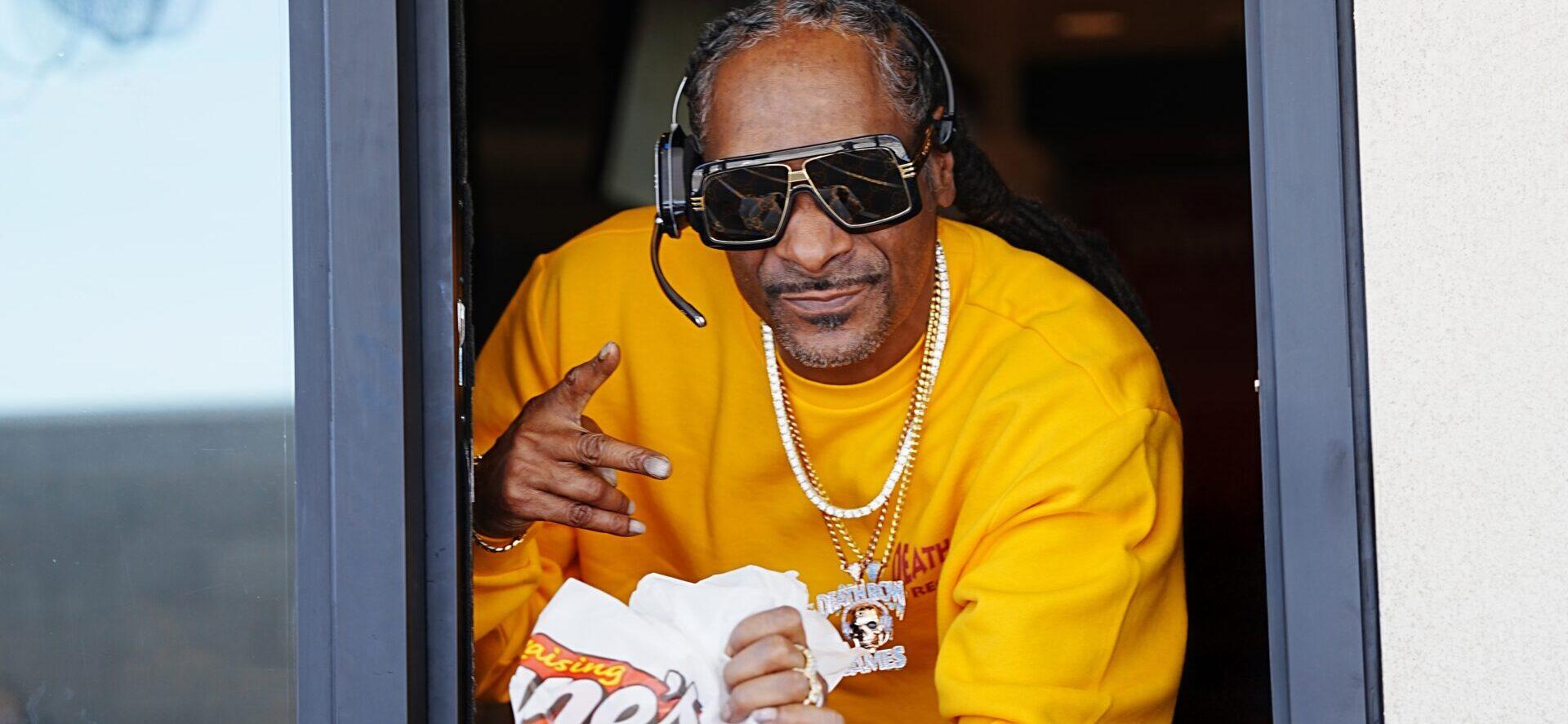 Snoop Dogg Becomes ‘Employee Of The Month’ At Raising Cane’s In Surprise Shift
