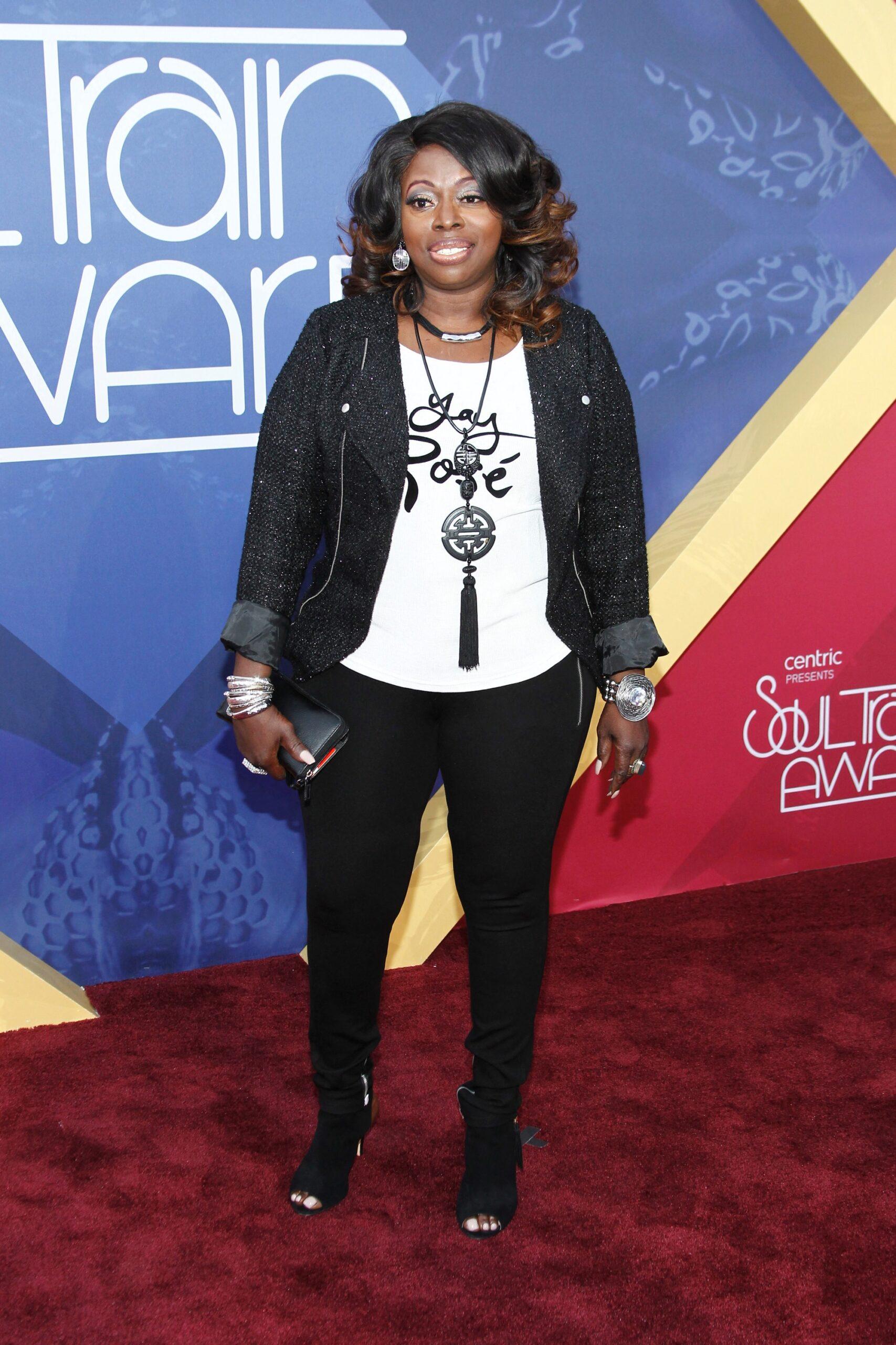 Angie Stone at 2016 Soul Train Awards