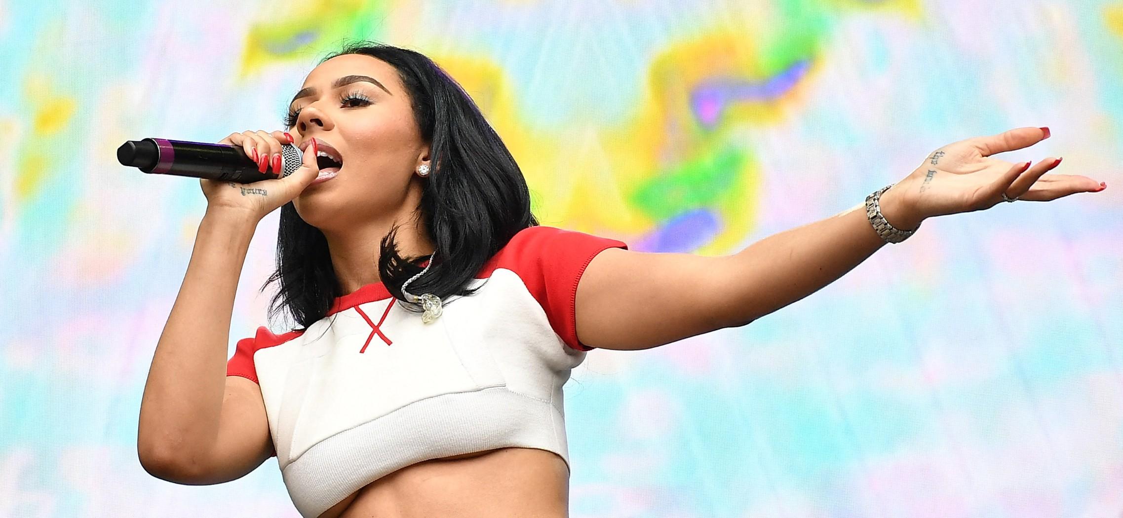 Mariah the Scientist singing