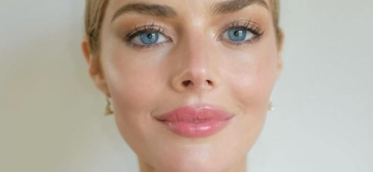 Samara Weaving close up
