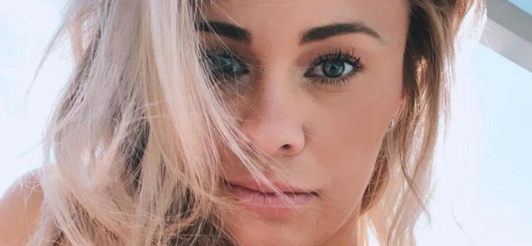 Paige VanZant selfie