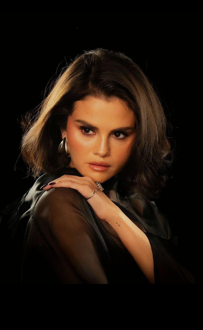 Selena Gomez rocks jewelry from the Layla Kaisi Collection