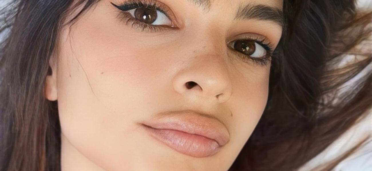 Emily Ratajkowski close up