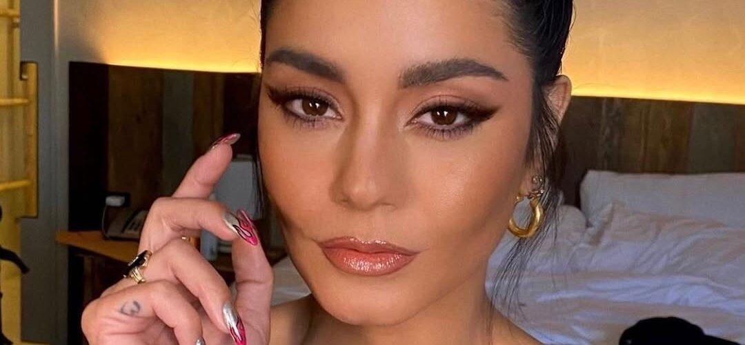 Vanessa Hudgens selfie