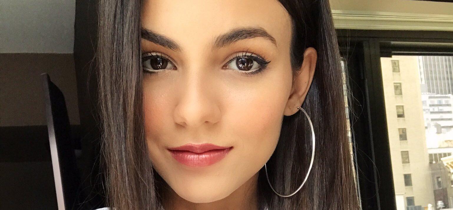 Victoria Justice selfie