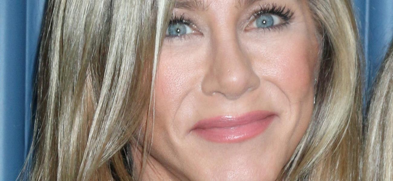 Jennifer Aniston close up