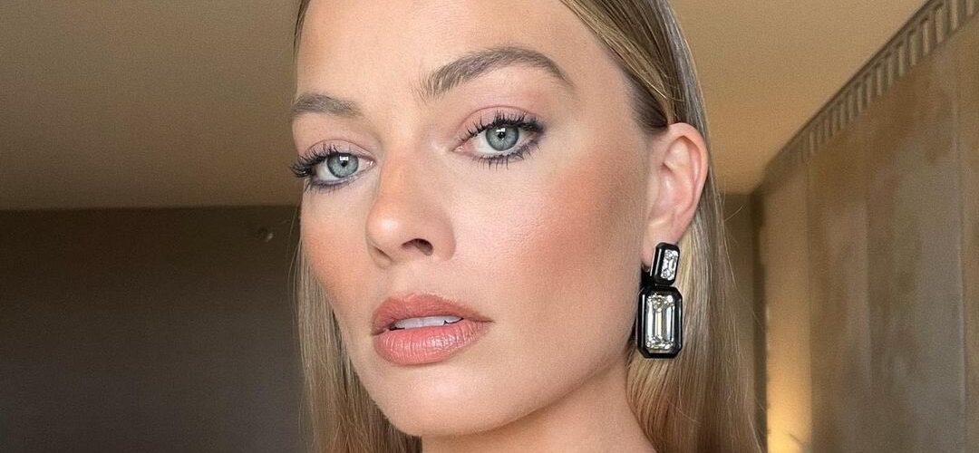 Margot Robbie selfie