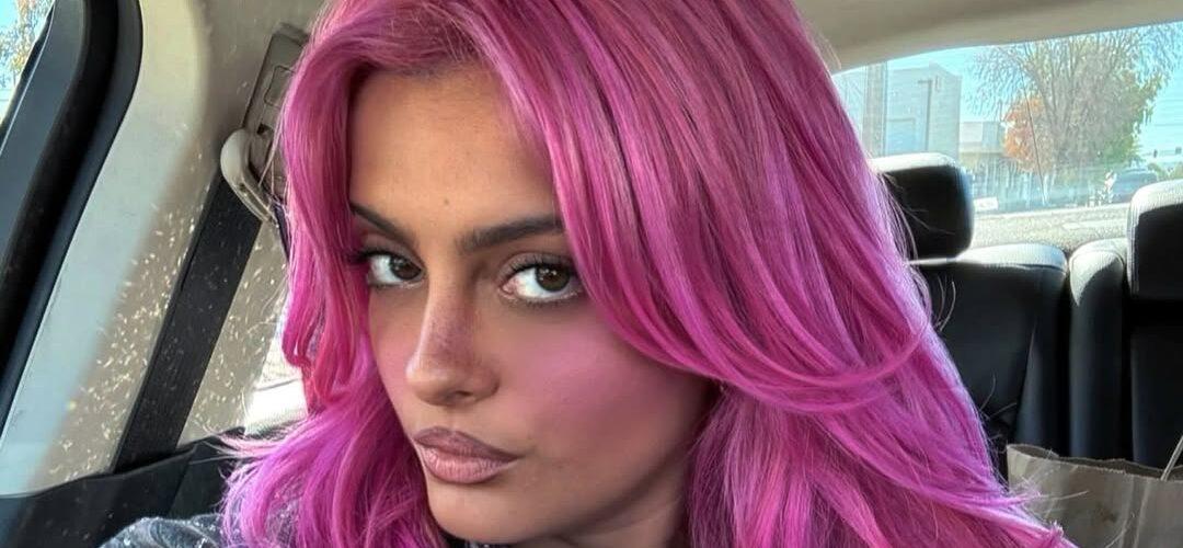 Bebe Rexha takes selfie with pink hair