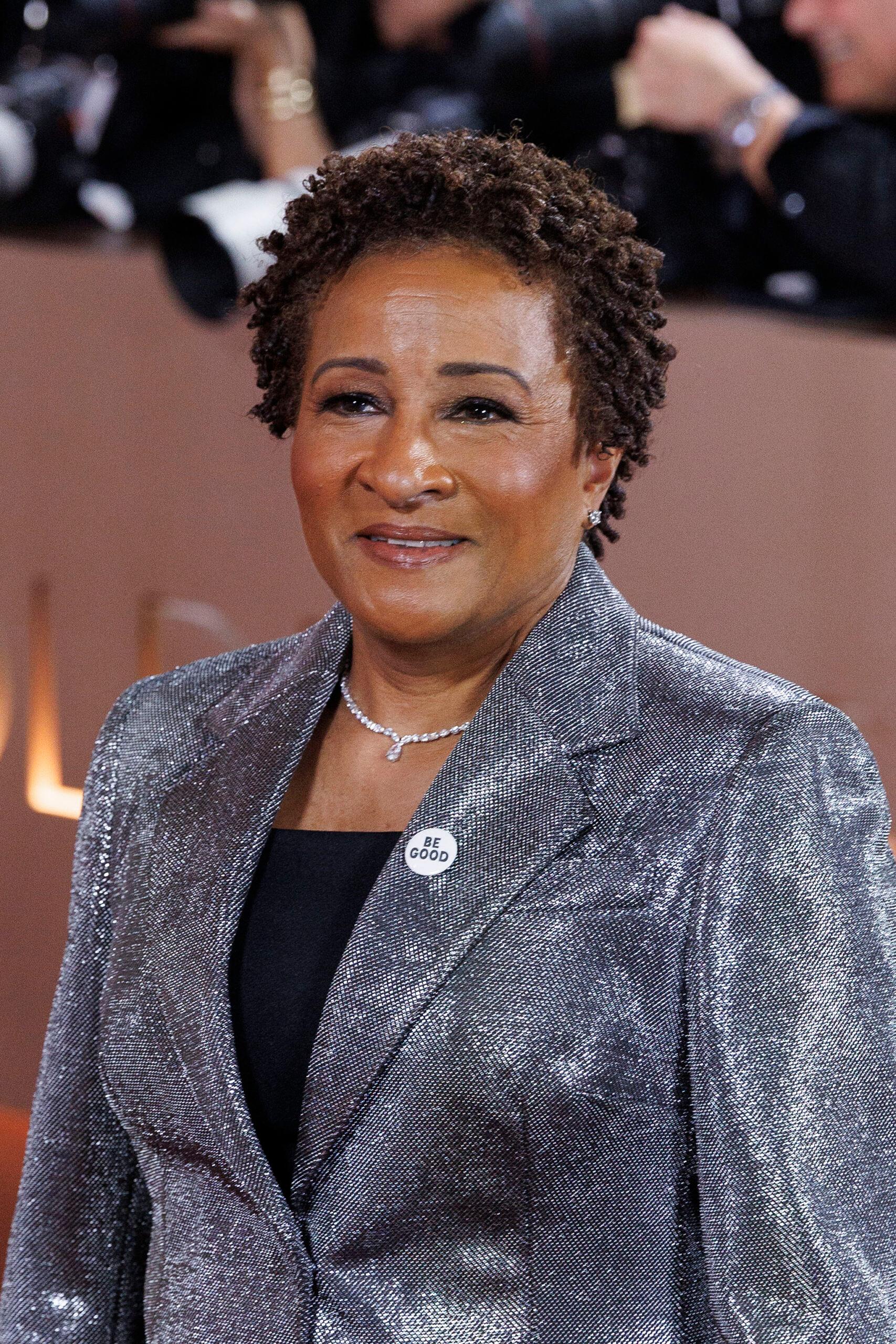 Wanda Sykes on the red carpet at the 83rd Annual Golden Globe Awards
