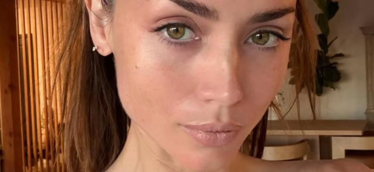 Ana de Armas close up