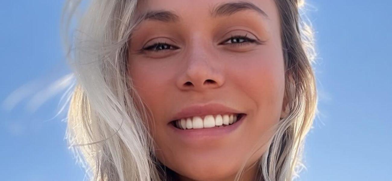 Courtney Stodden takes selfie on the beach