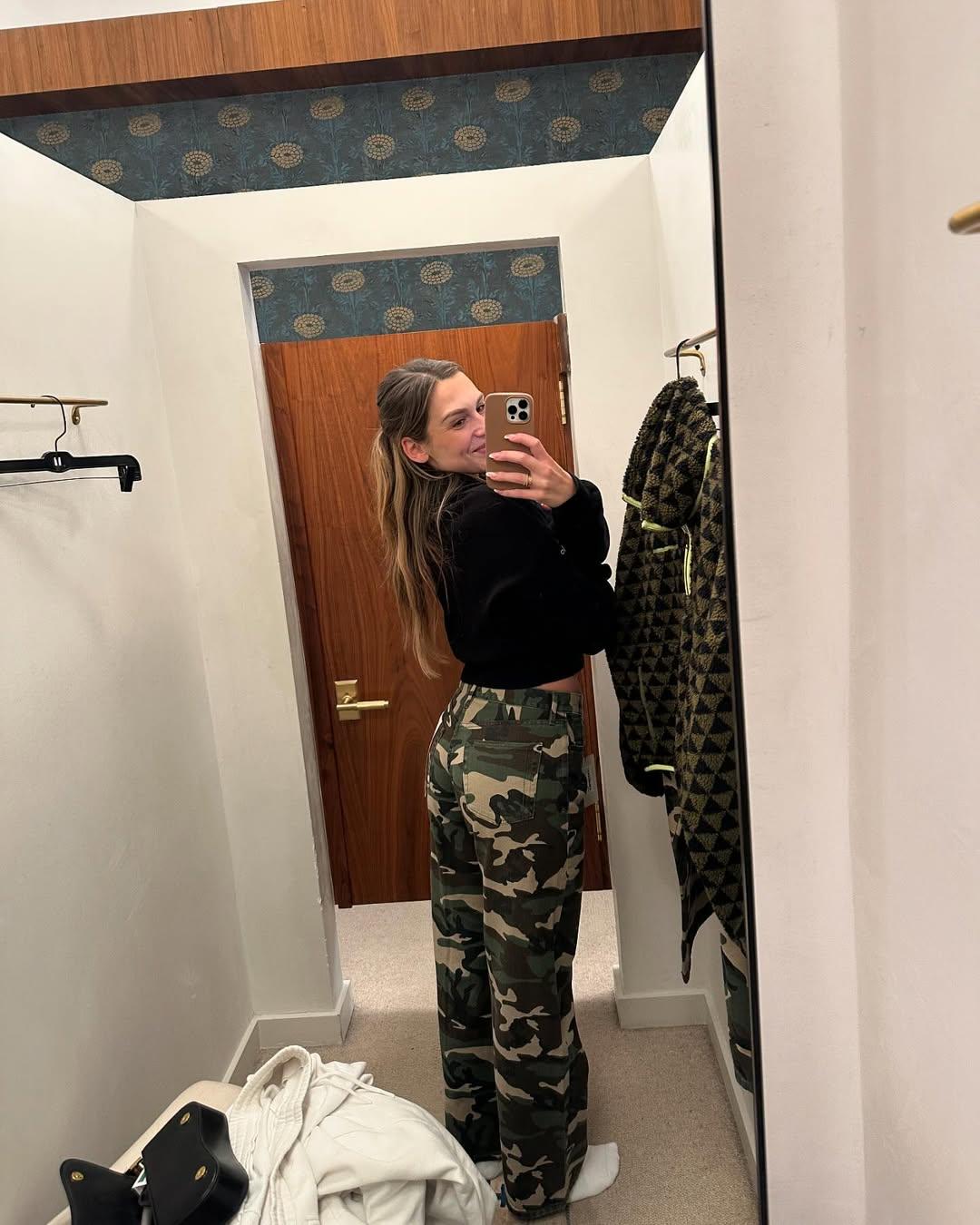 Nicole Faith takes mirror selfie