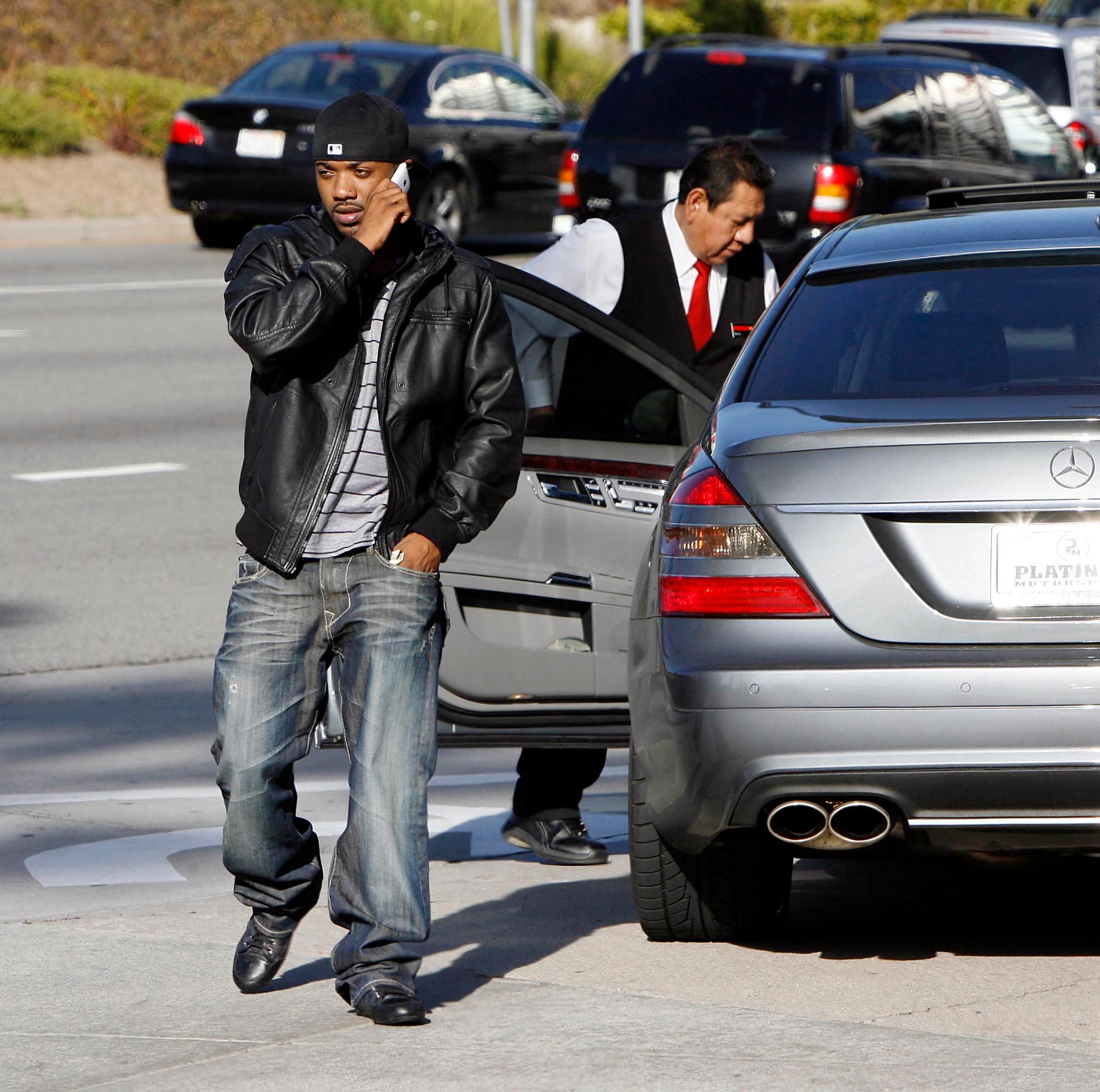 Ray J leaving Houston after lunch with Brandy