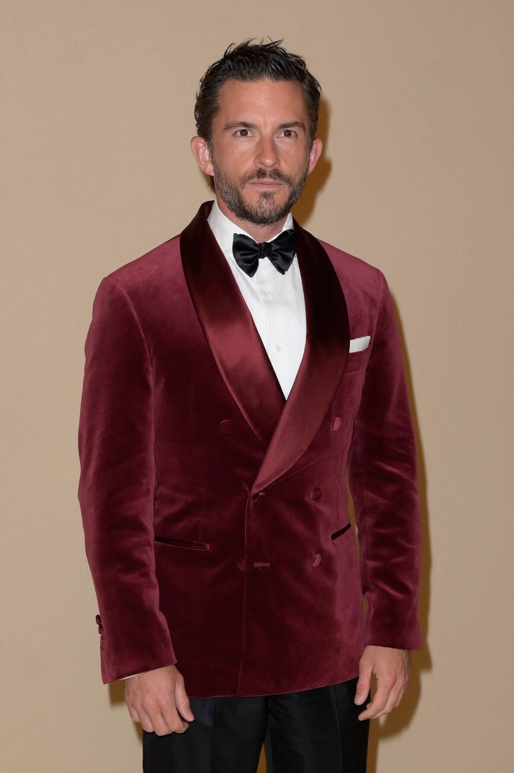 Jonathan Bailey on the red carpet