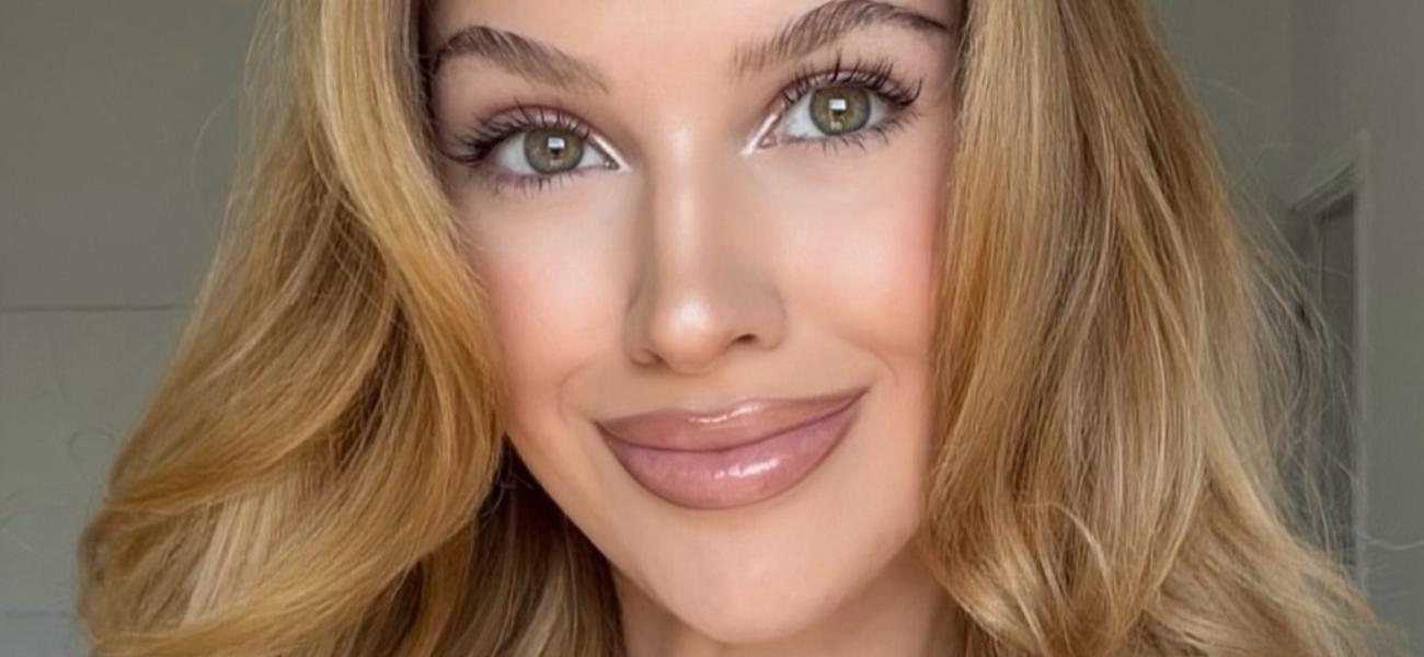 Veronika Rajek Lifts Shirt In Birthday G-String And Cowboy Boots