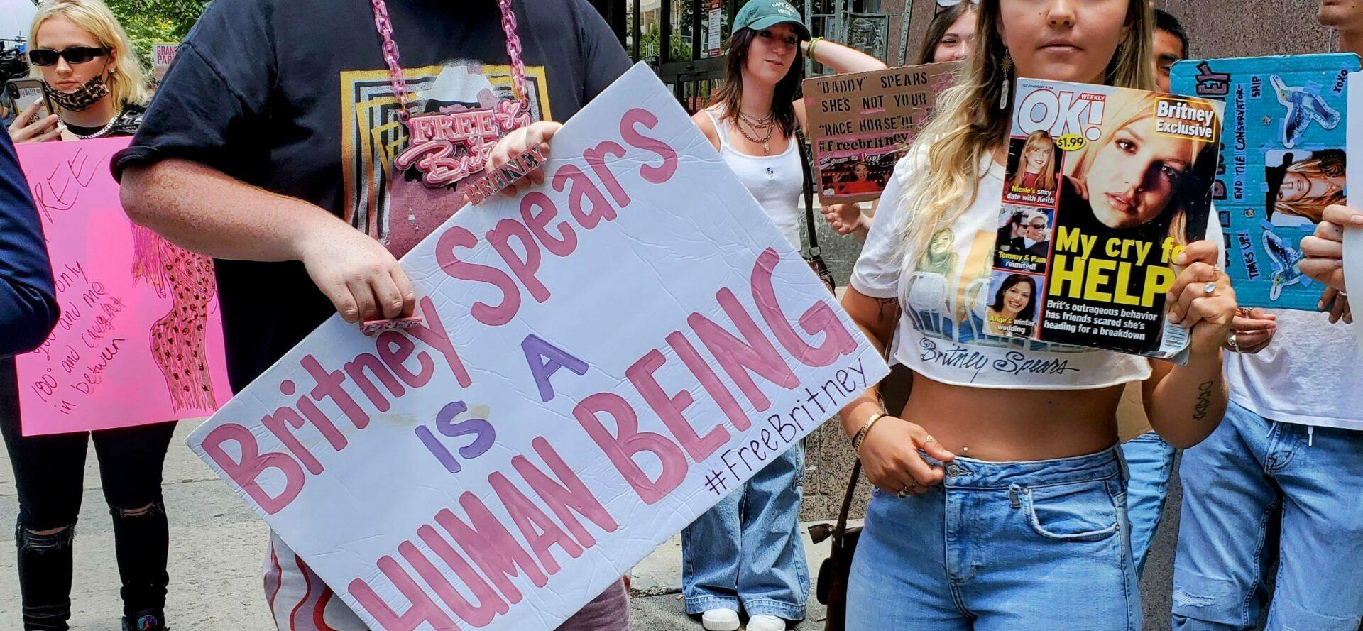 Fans and protesters rally to support the Britney Spears conservatorship trial