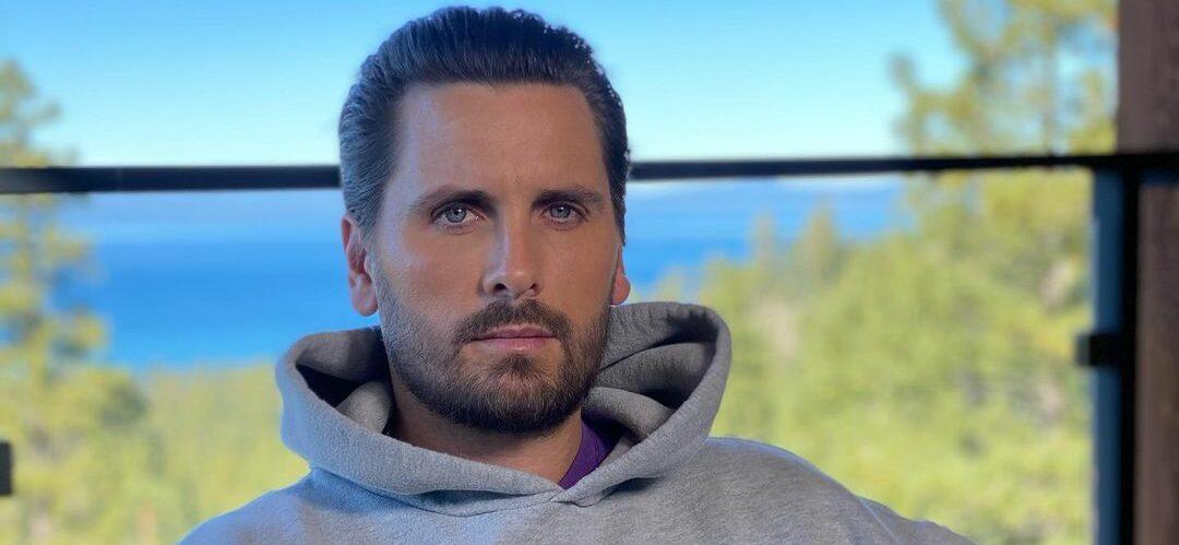 A photo showing Scott Disick in a gray hoodie