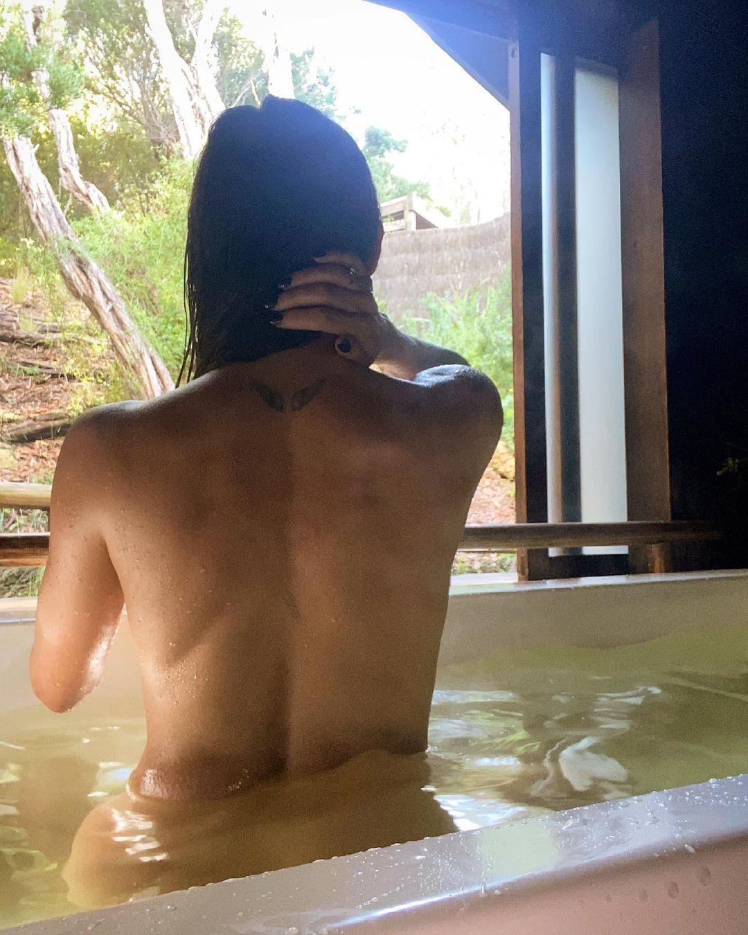 Jenna Dewan naked in a bath