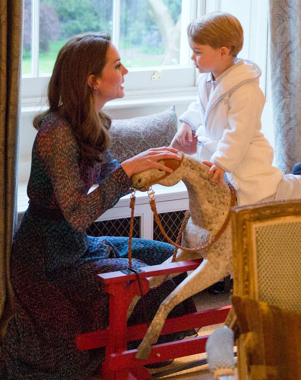 //Catherine_playing_with_Prince_George