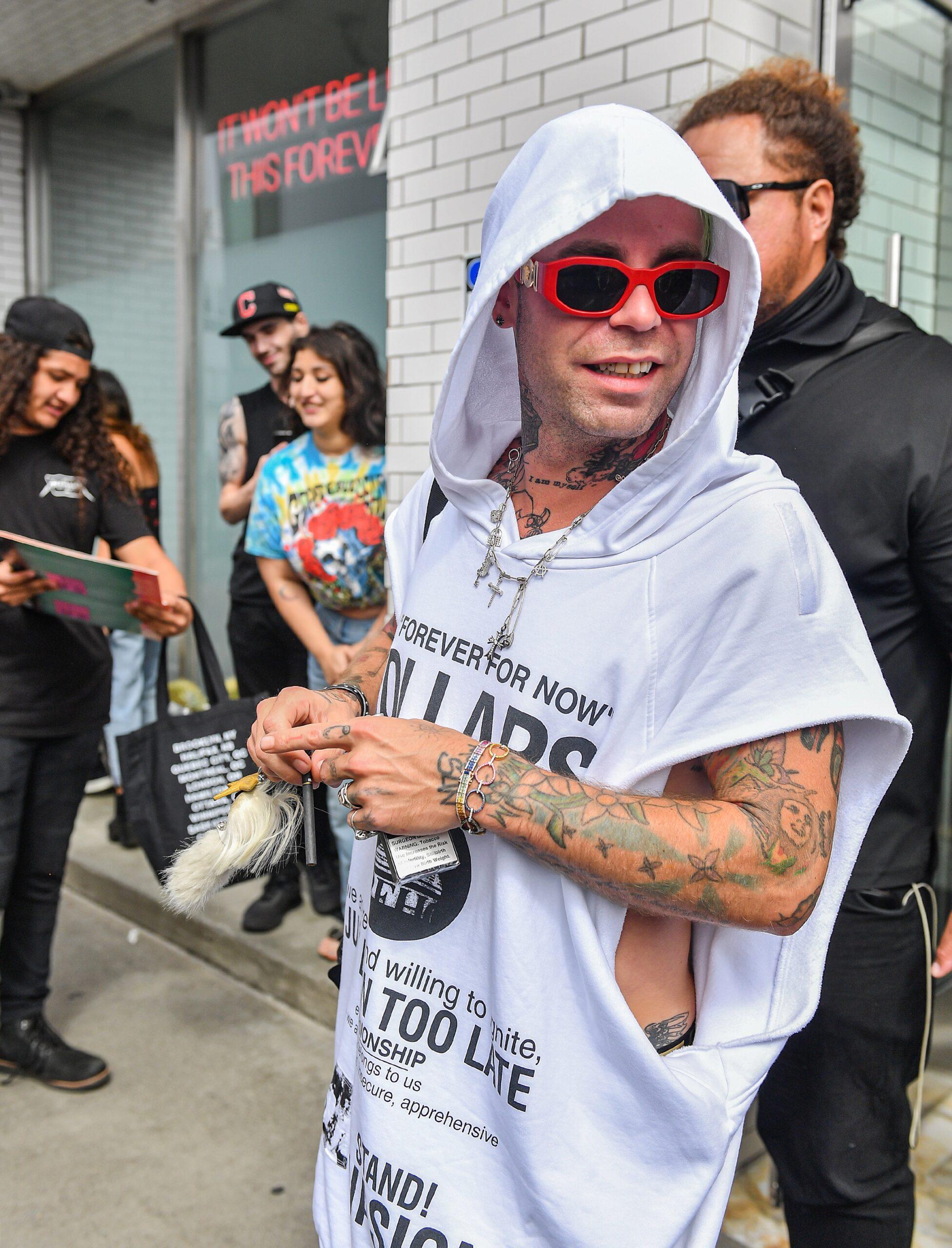 ModSun Attends and Films Machine Gun Kelly amp Travis Barker apos s rooftop performance in Venice Beach CA Over The Weekend