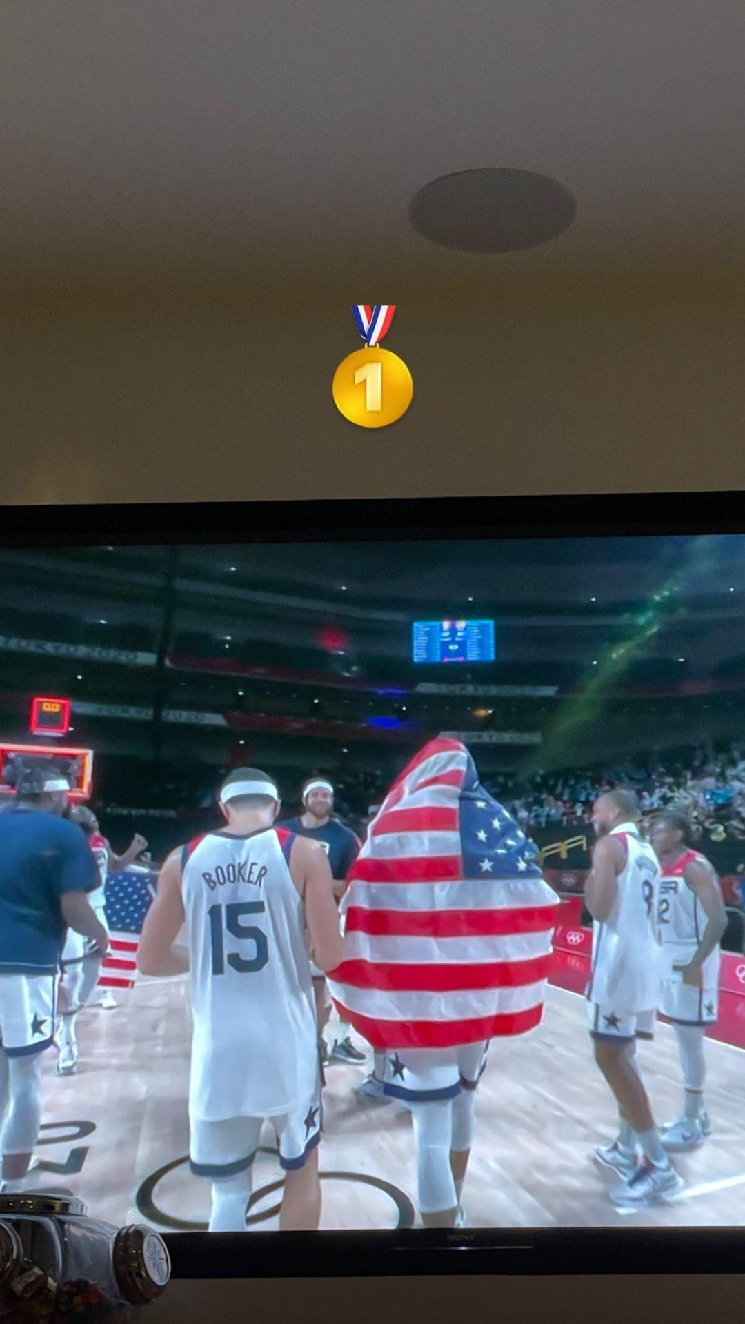 Kendall Jenner snaps pic of Devin Booker at the Olympics.