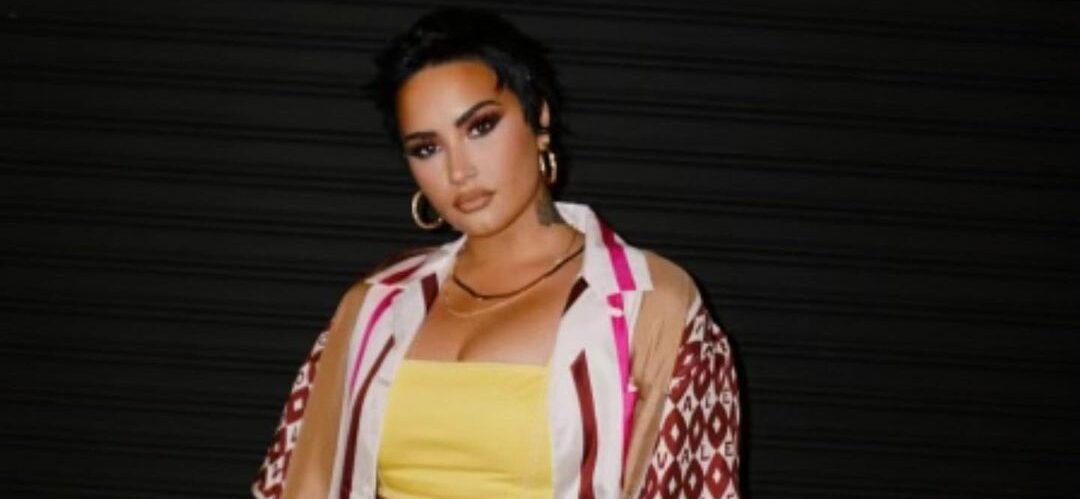A photo showing Demi Lovato in low-cut hairstyle