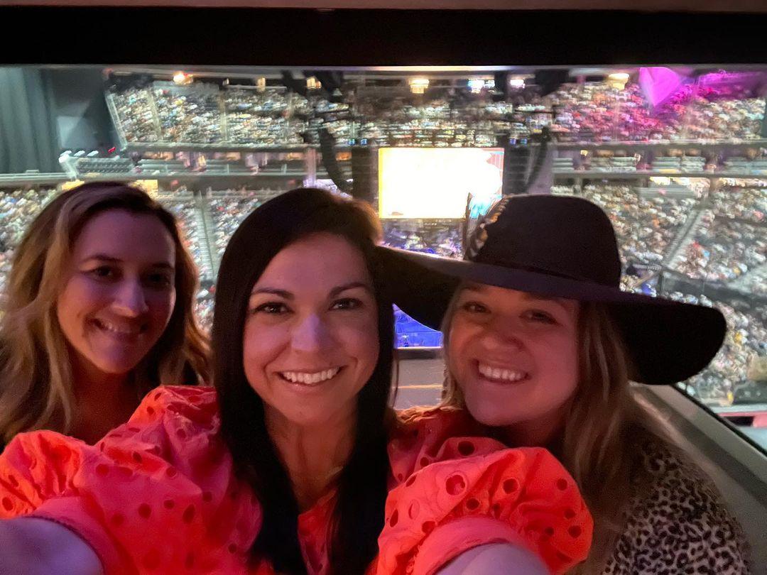Kelly Clarkson and friends at concert