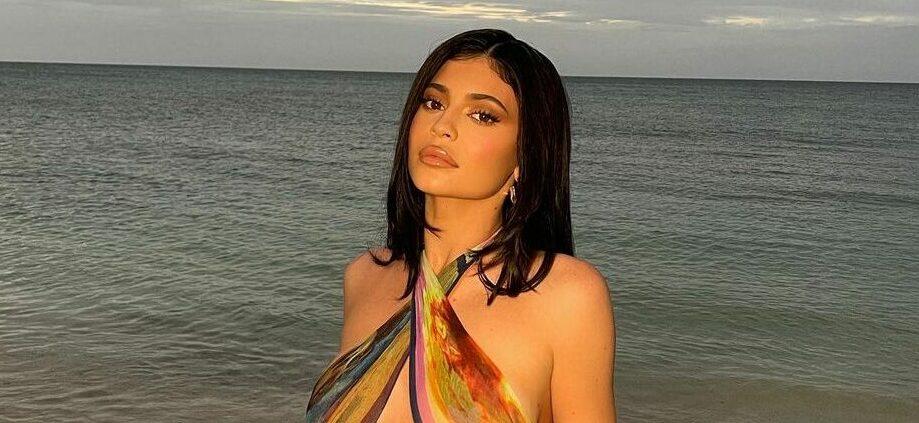 A photo showing Kylie Jenner at the beach.