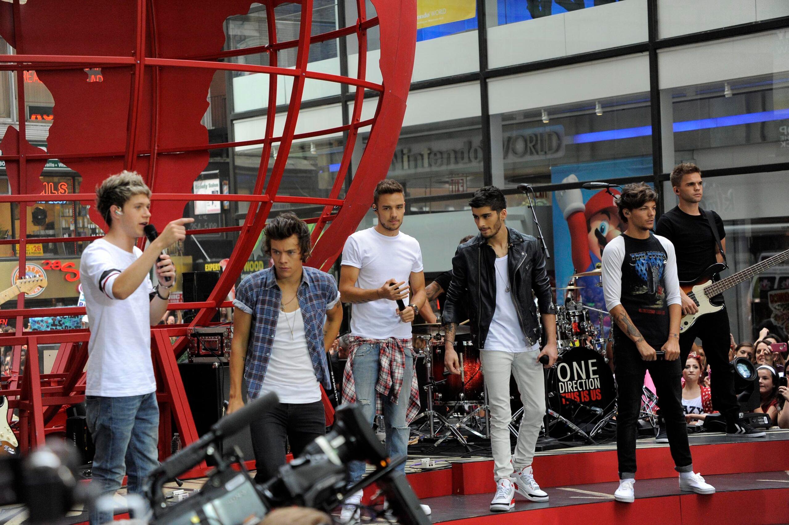 ONE DIRECTION DRIVES FANS CRAZY ON THE TODAY SHOW