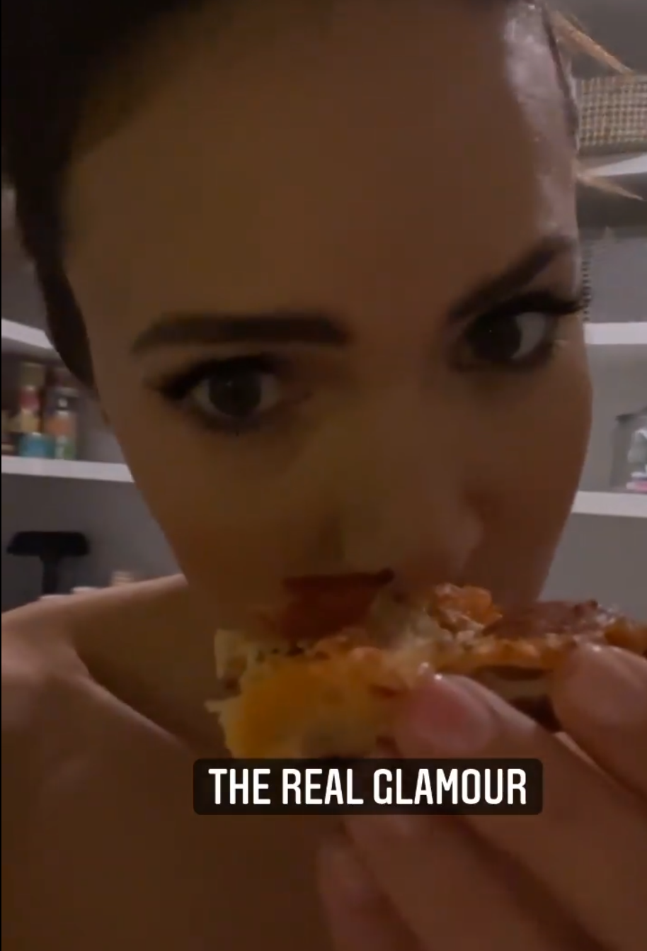 ‘This Is Us’ Star Mandy Moore Eats Pizza Naked Following 2021 Emmy Awards!