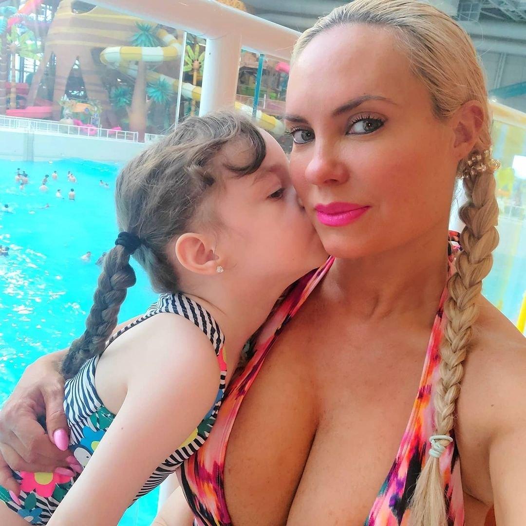//coco austin and chanel kiss