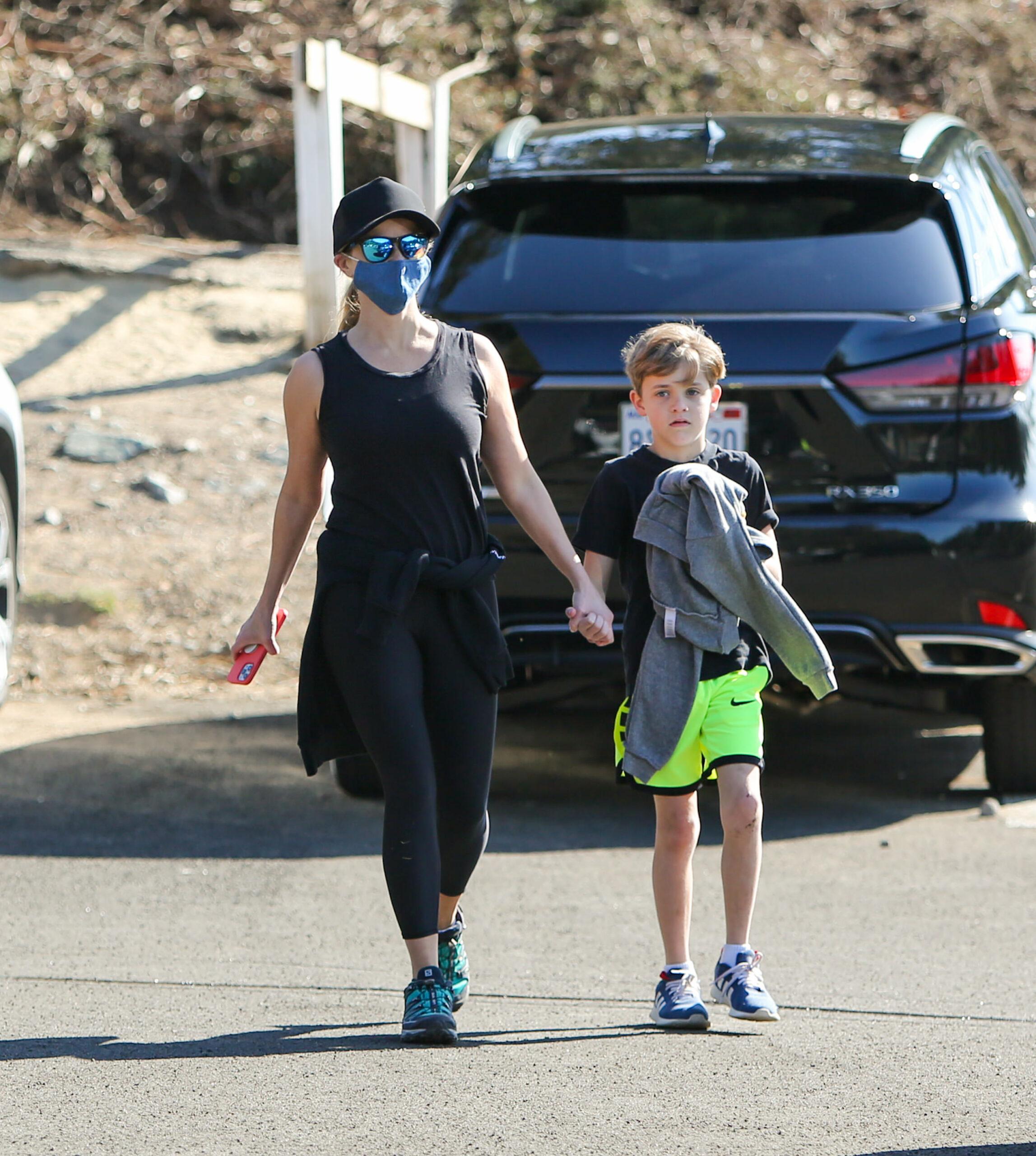 Reese Witherspoon walks the dogs with her kids