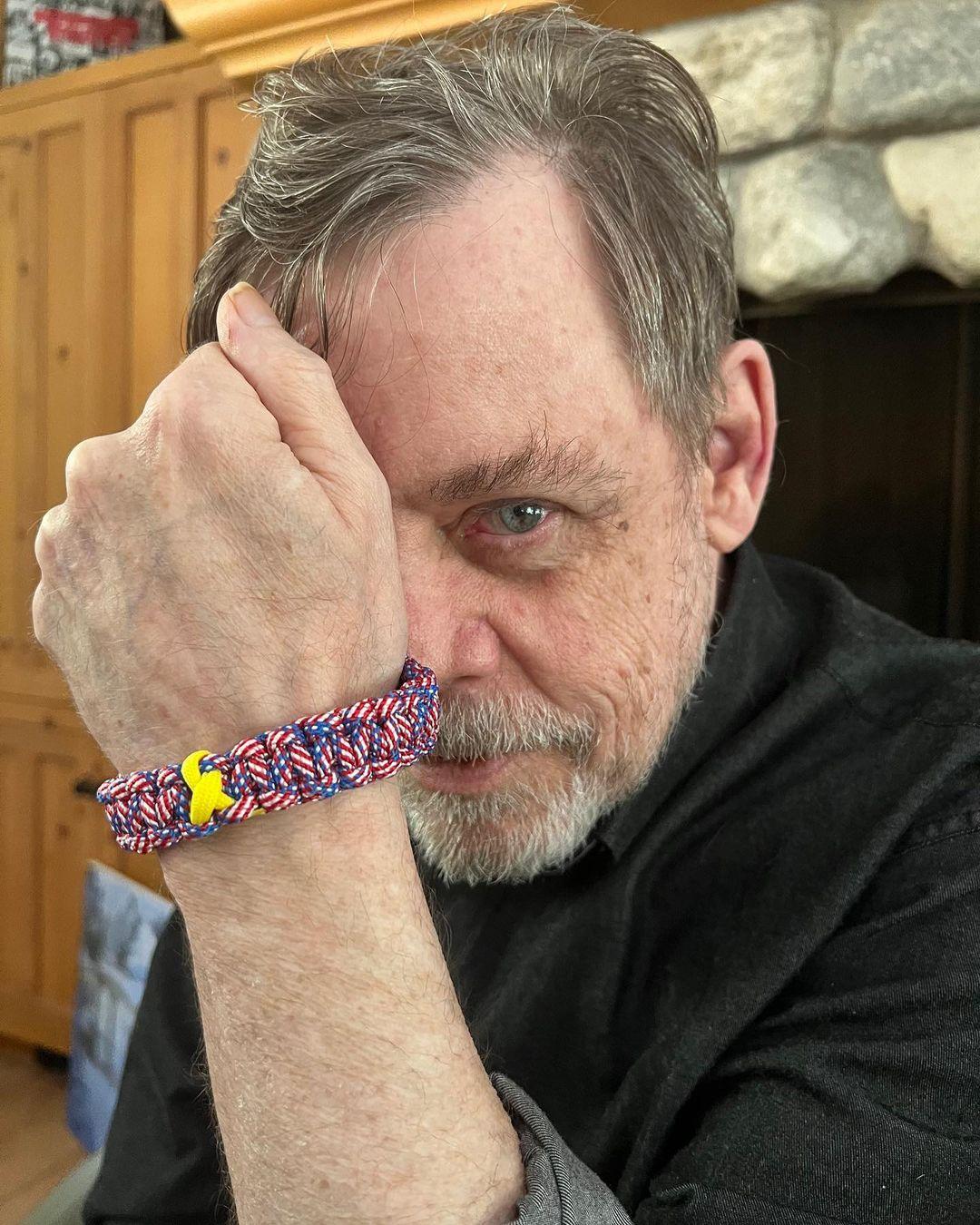 Mark Hamill pushes for Blue Star Welcome Week Paracord Bracelet to help military families