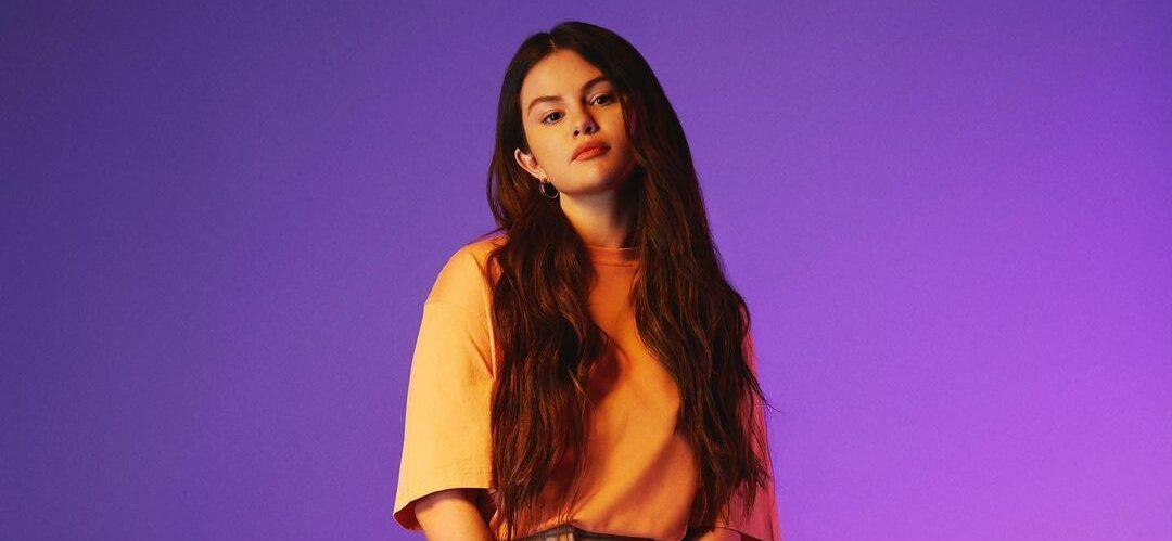 A lovely photo showing Selena Gomez in a yellow print shirt.