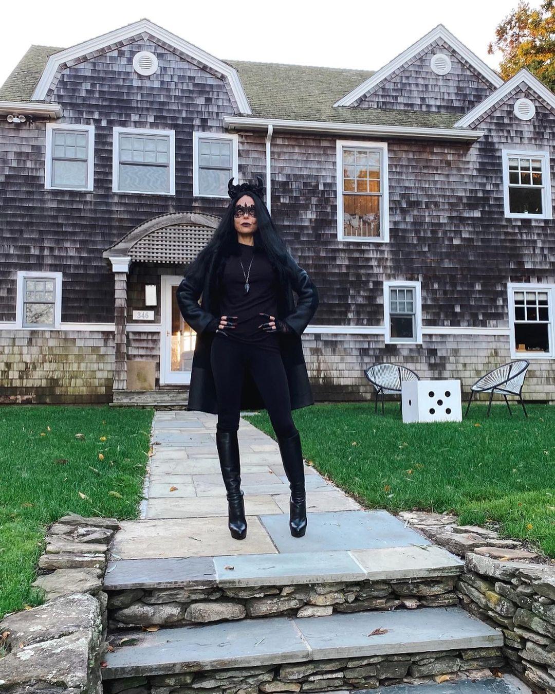 A photo showing Bethenny Frankel in a gorgeous all-black costume for Halloween.