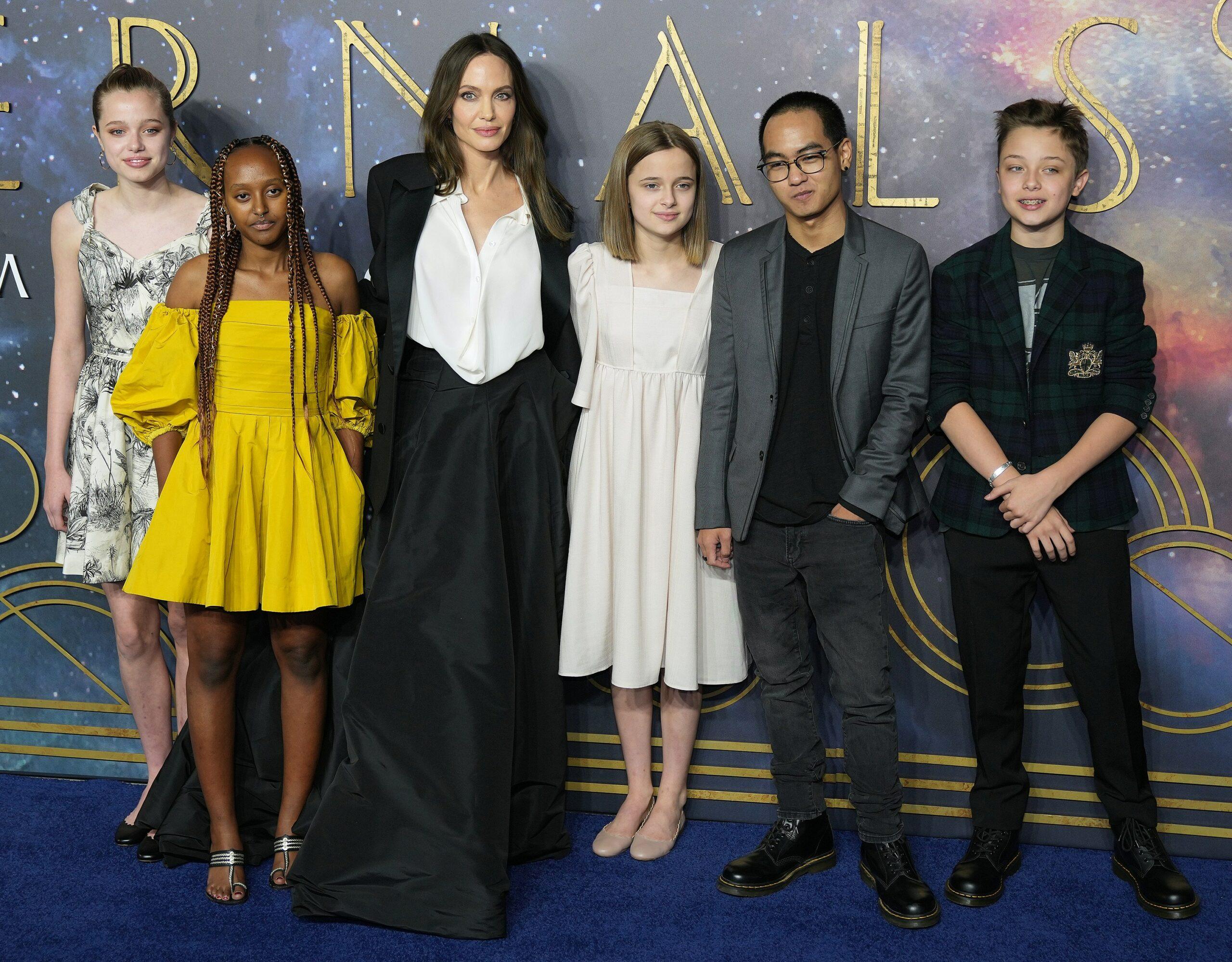Angelina Jolie with 5 of her 6 kids