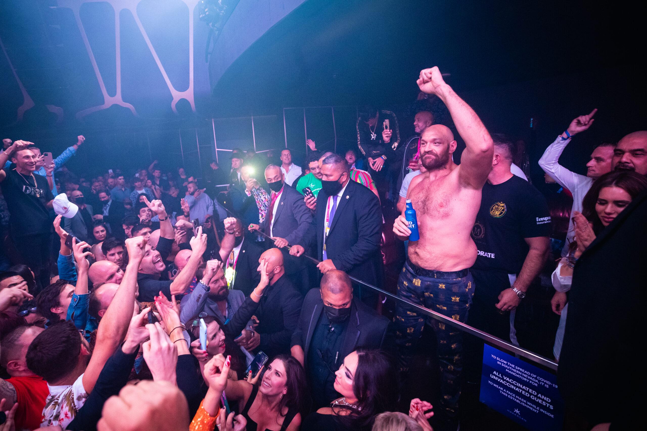 Tyson Fury Sings ‘Sweet Caroline’ Shirtless In Vegas Nightclub Afterparty!