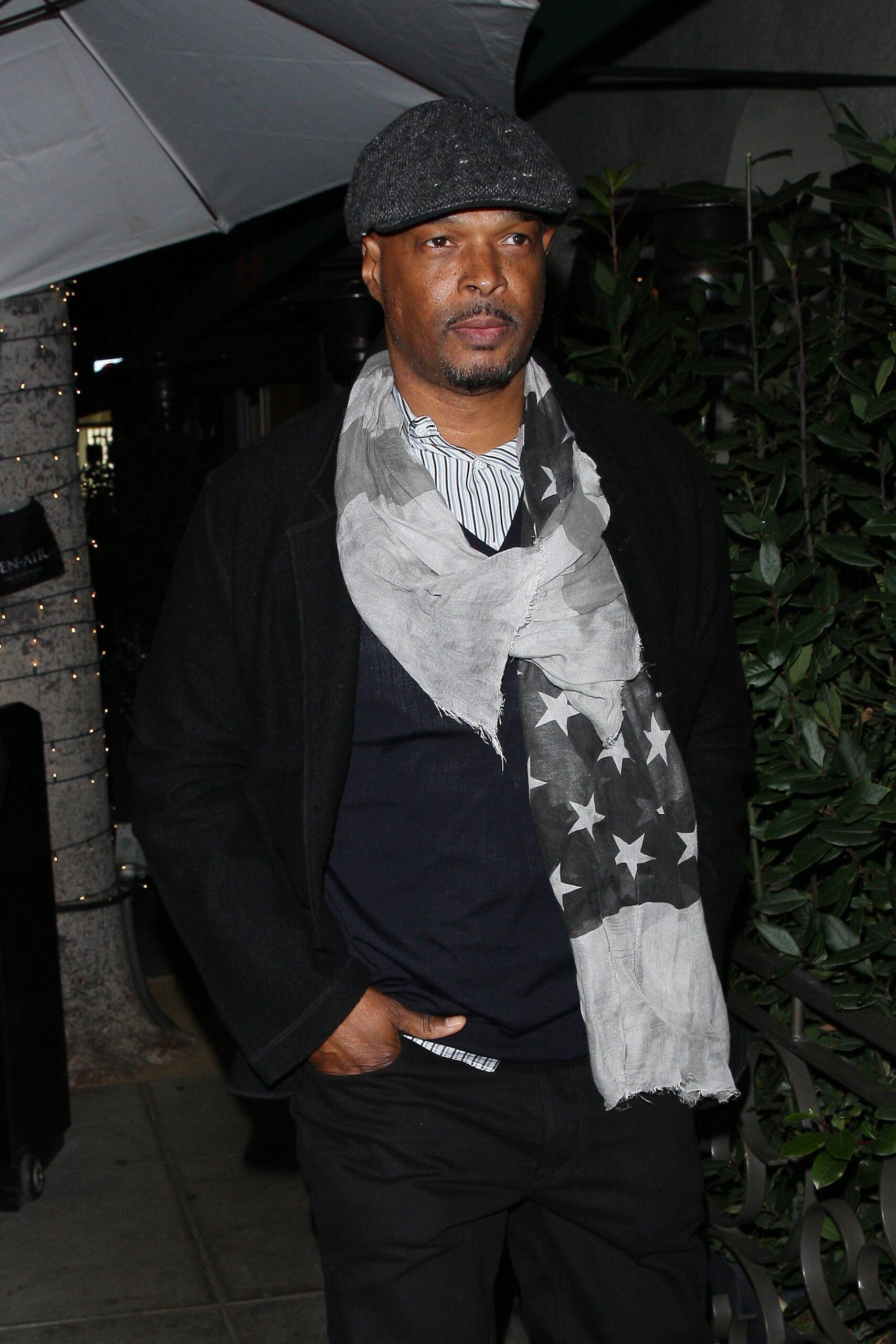 Damon Wayans keeps warm in a black and white American scarf as he leaves Madeo restaurant