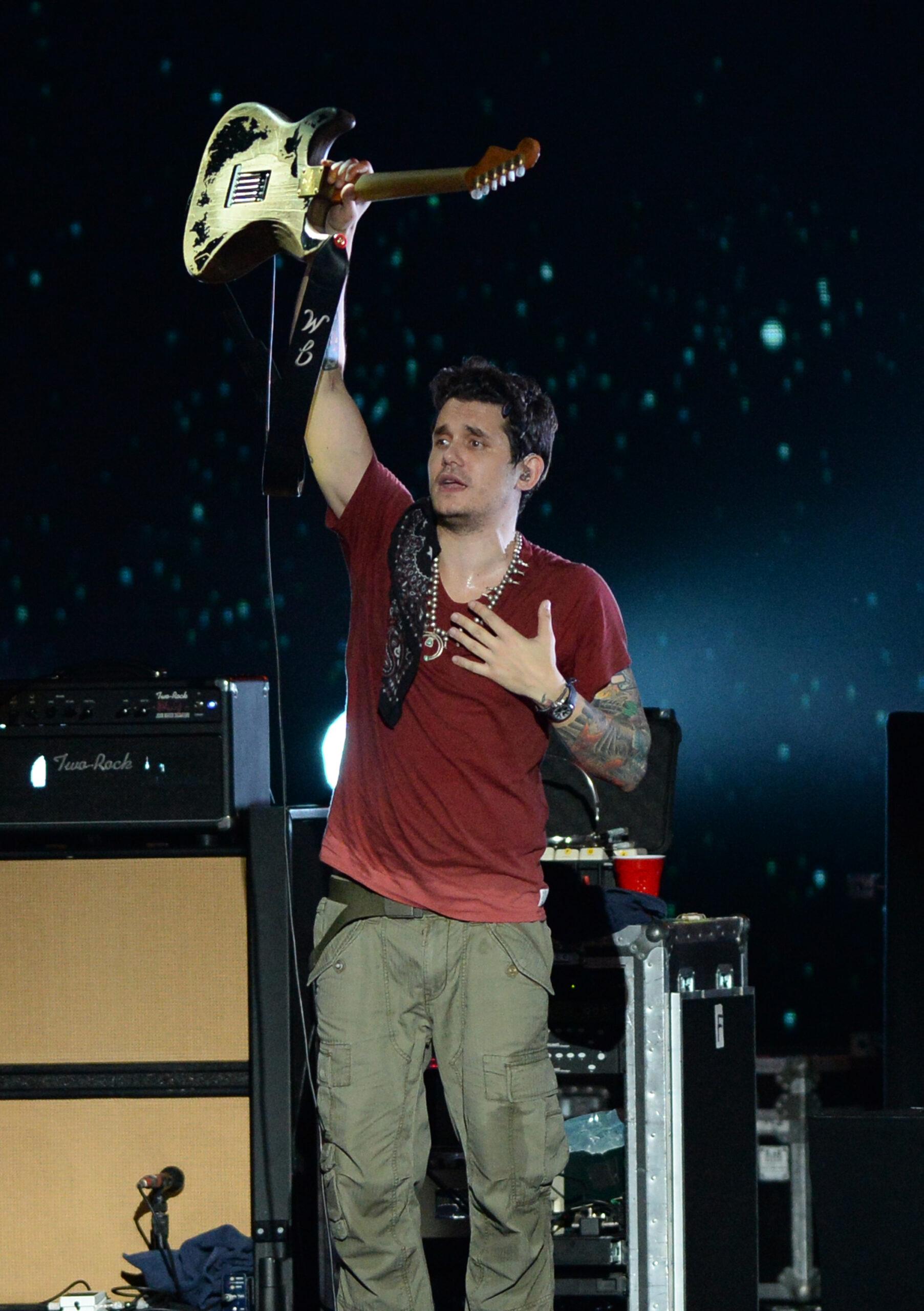 John Mayer performs Born and Raised World Tour 2013 with Katy Perry watching from backstage in West Palm Beach