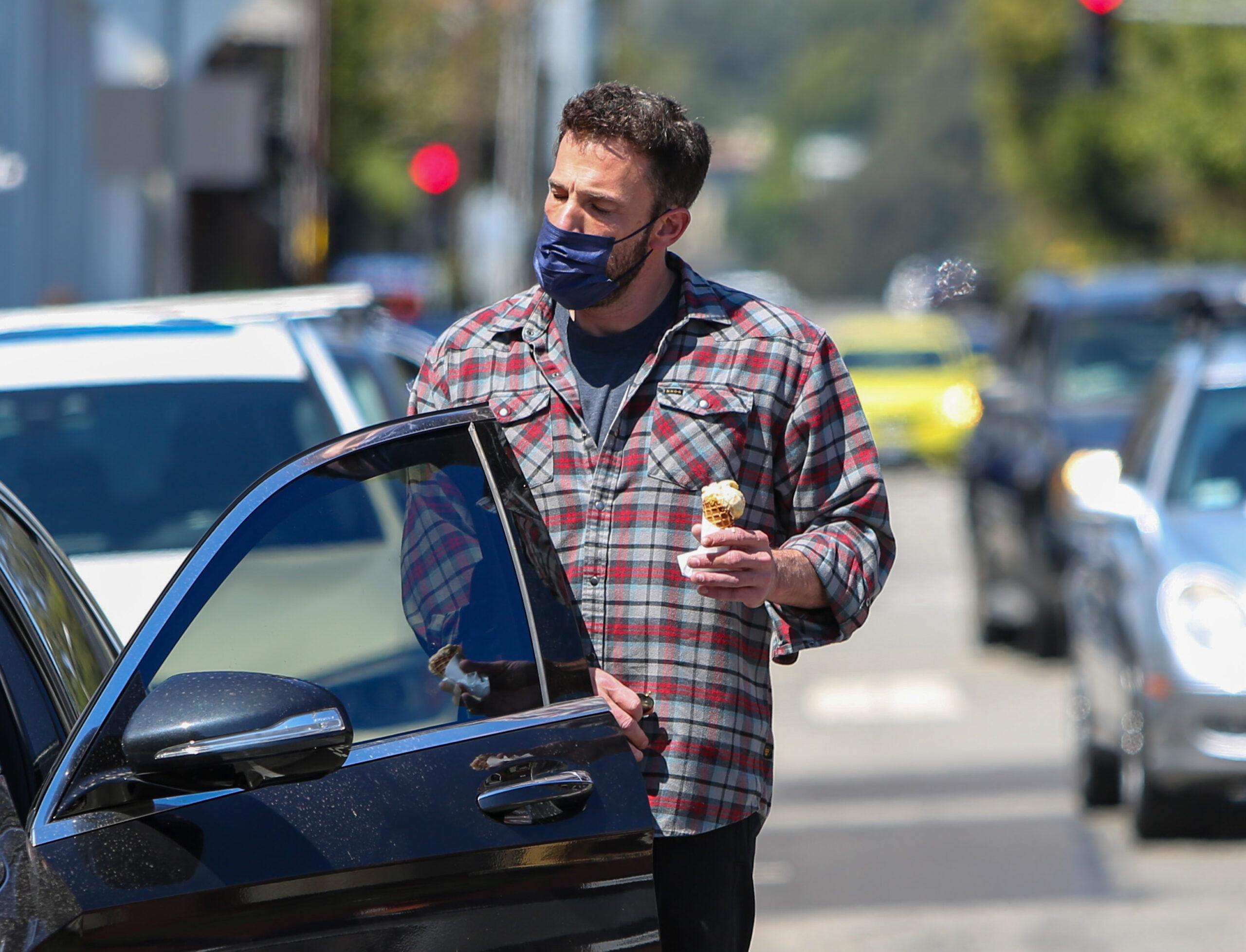 Ben Affleck is seen getting ice cream with Violet and Seraphina Affleck in Los Angeles California