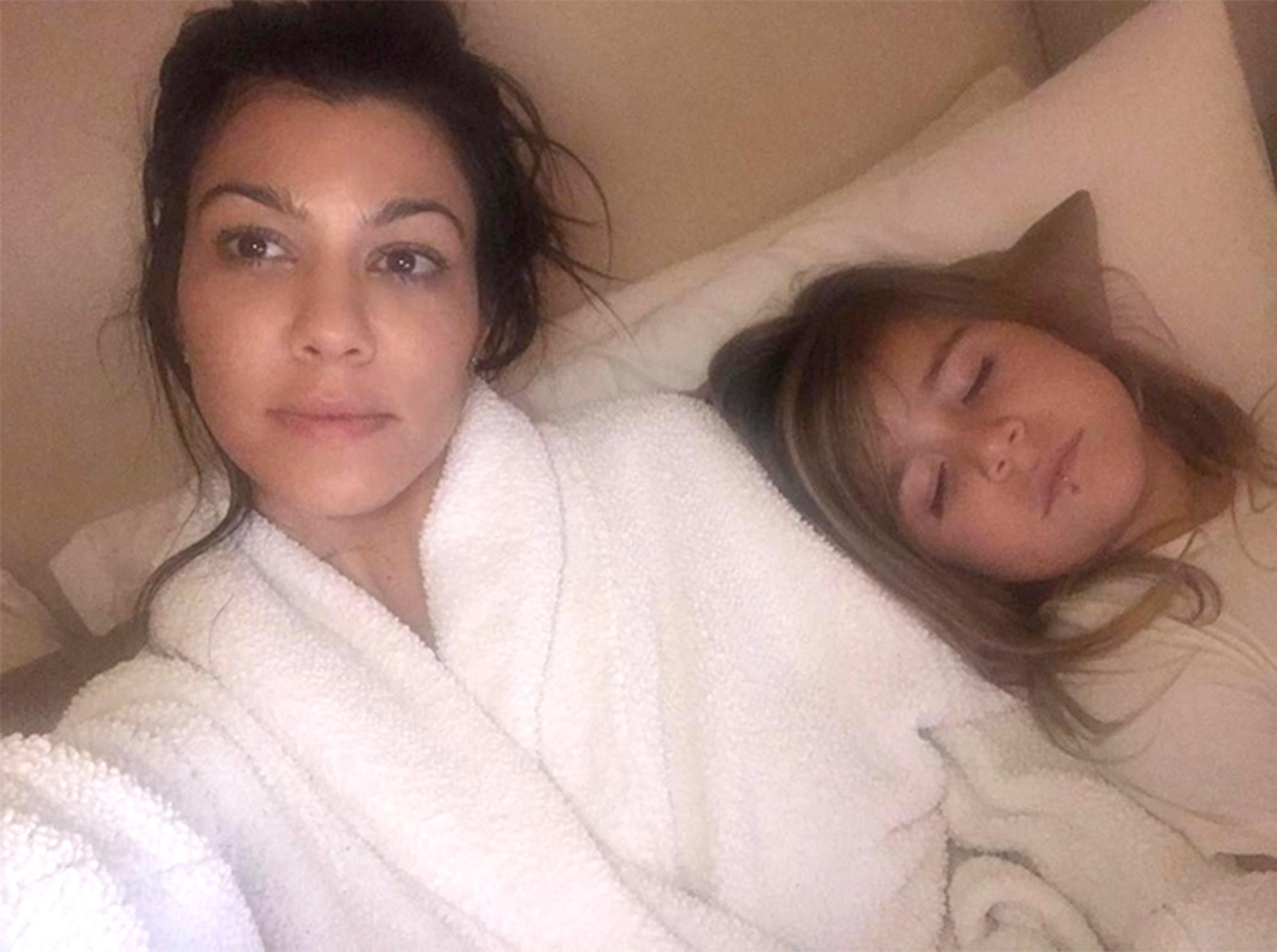 //Kourtney Kardashian and P in bed