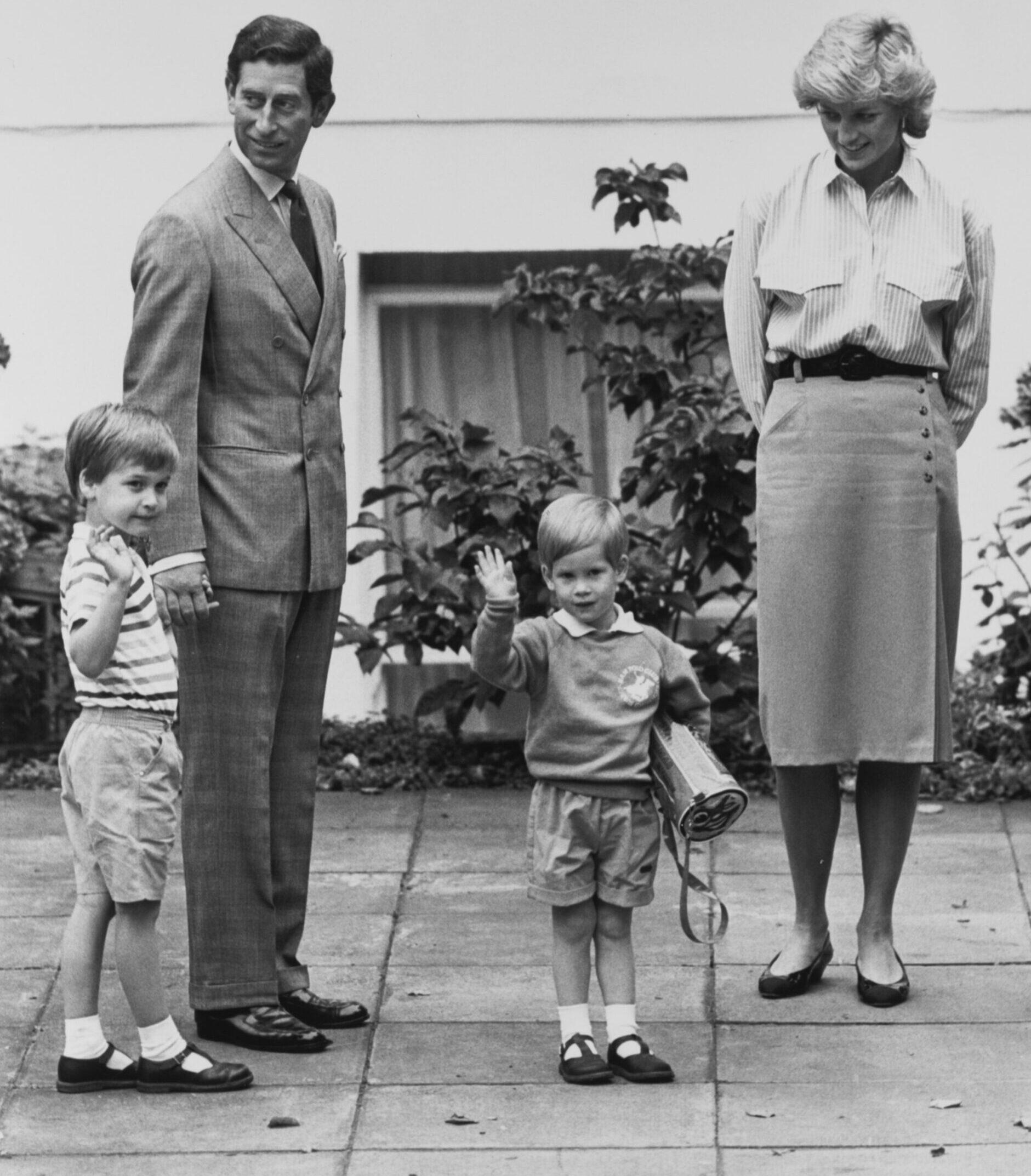 Princesa Diana com o príncipe Charles e seus filhos