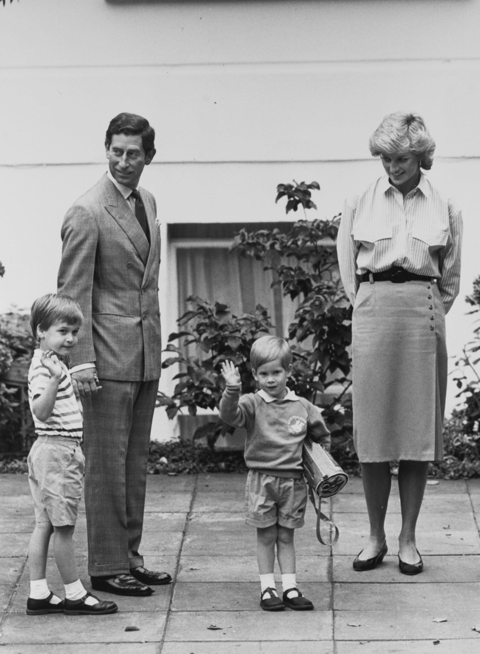 Princesa Diana com o príncipe Charles e seus filhos