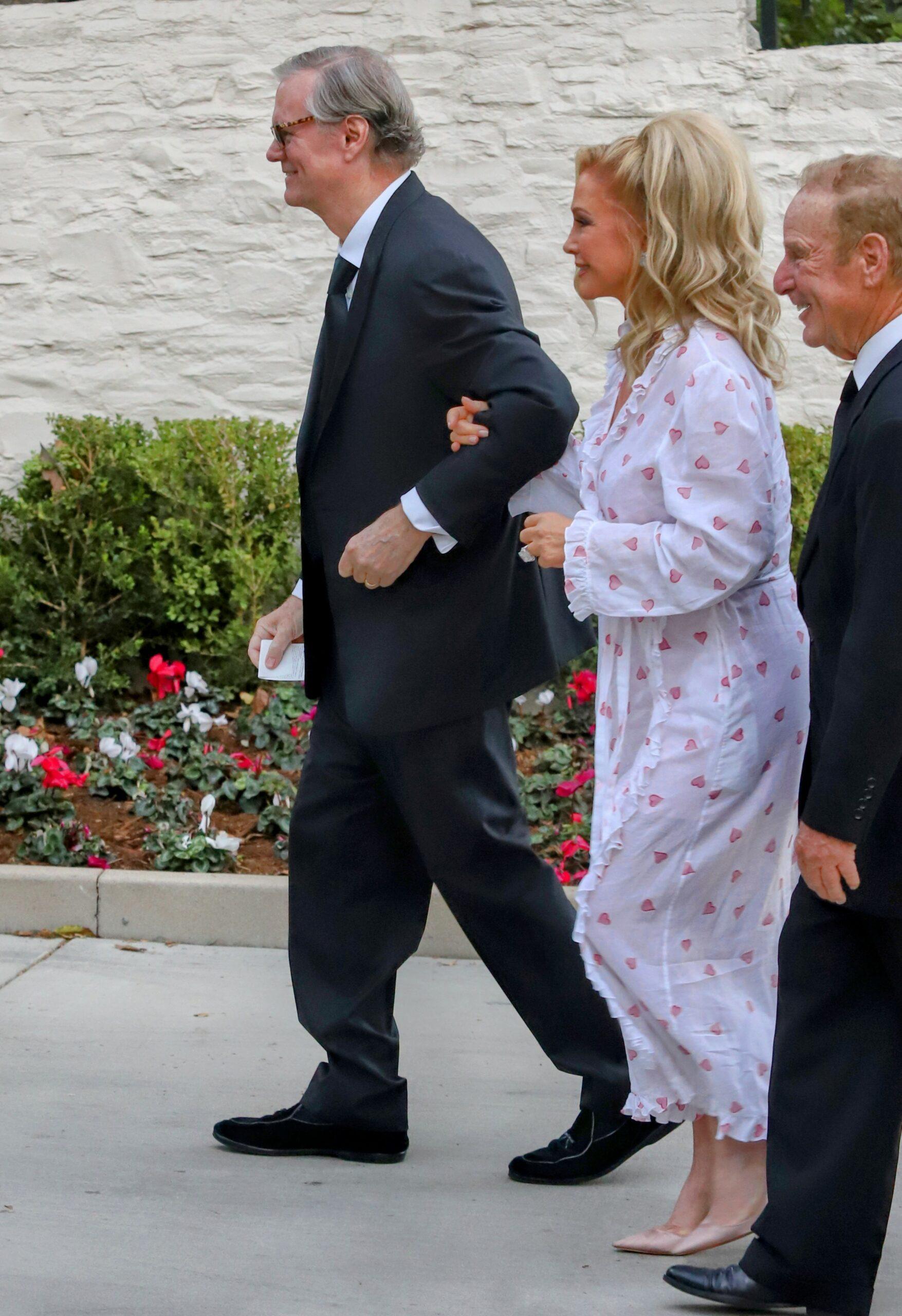 Rick Hilton and Kathy Hilton walking.