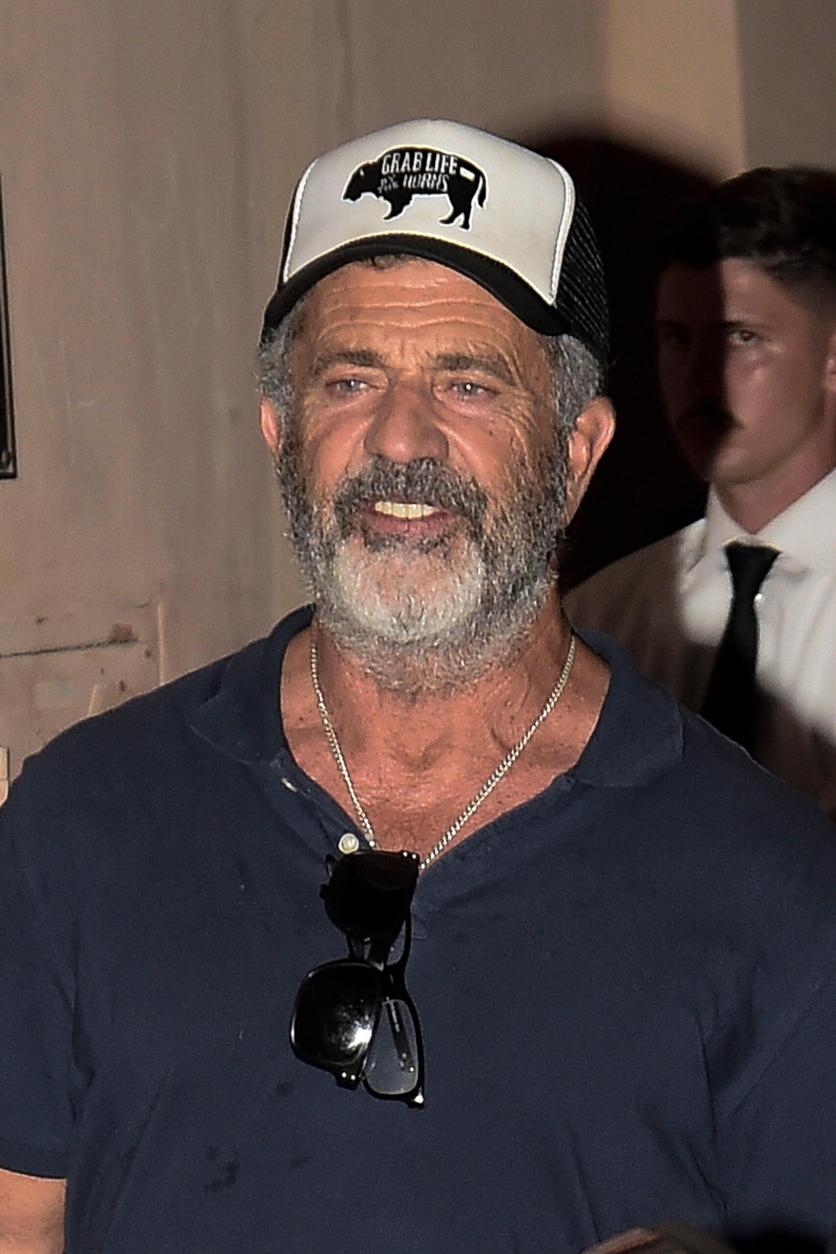 Mel Gibson and wife dinner out in Rome