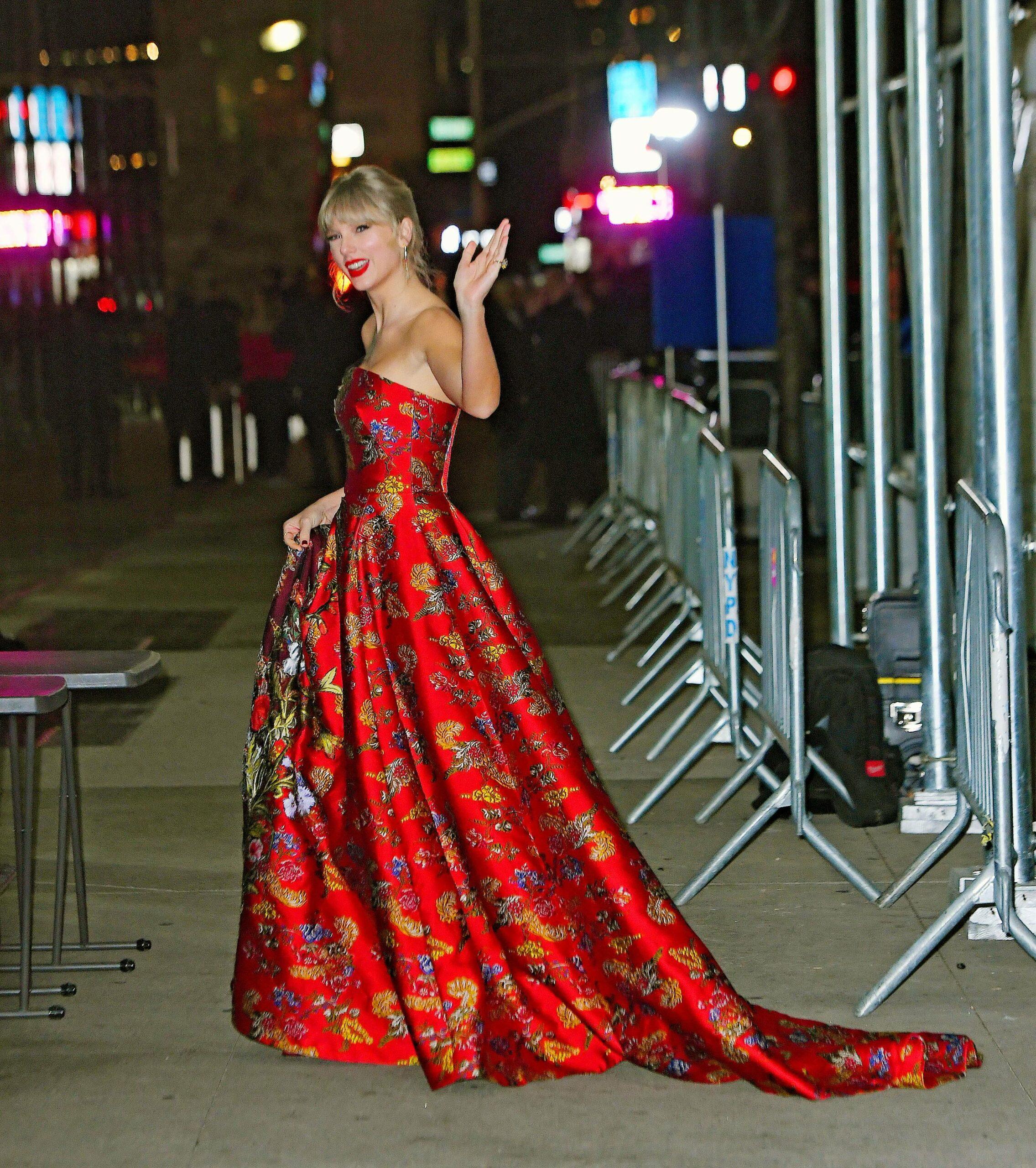 Taylor Swift looks stunning as she seen leaving quot Cats quot premiere at the Alice Tully Hall