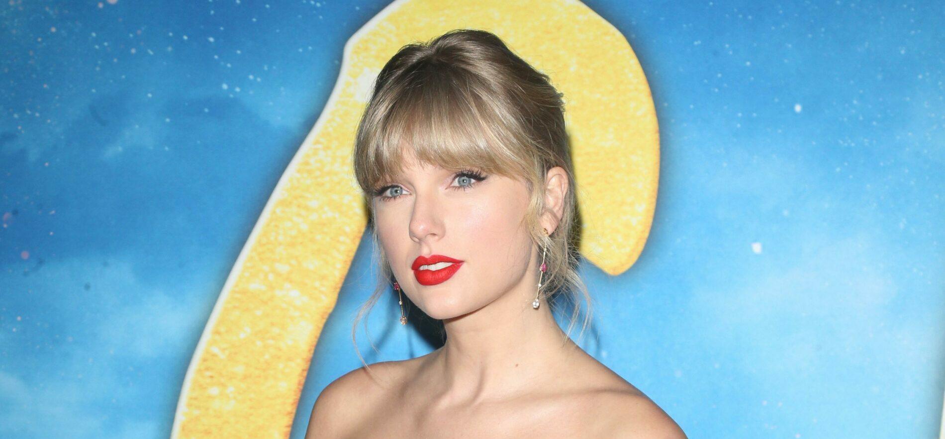 Taylor Swift at the Cats World Premiere - Arrivals