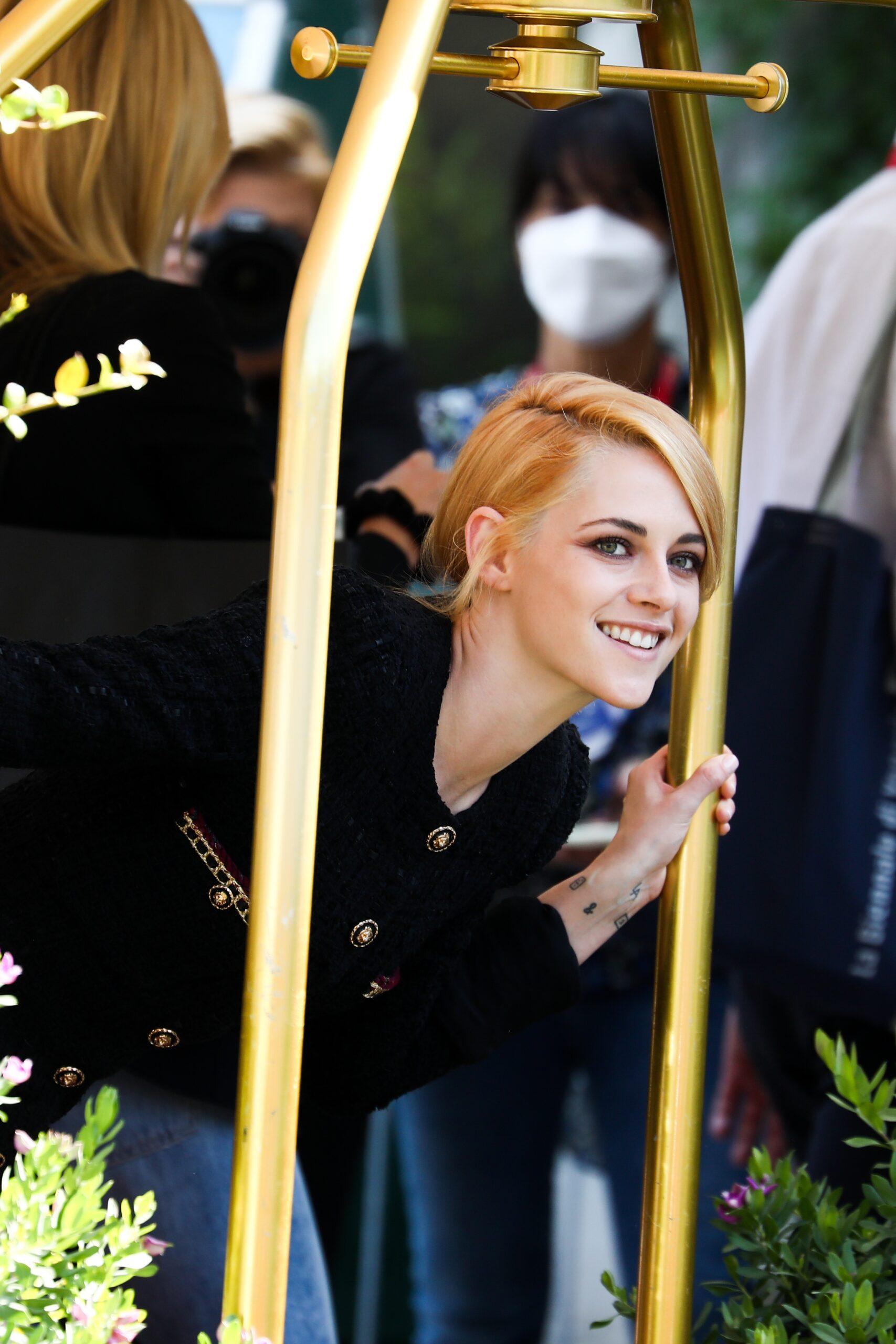 Kristen Stewart arrives to the pier of the Excelsior Hotel in Venice
