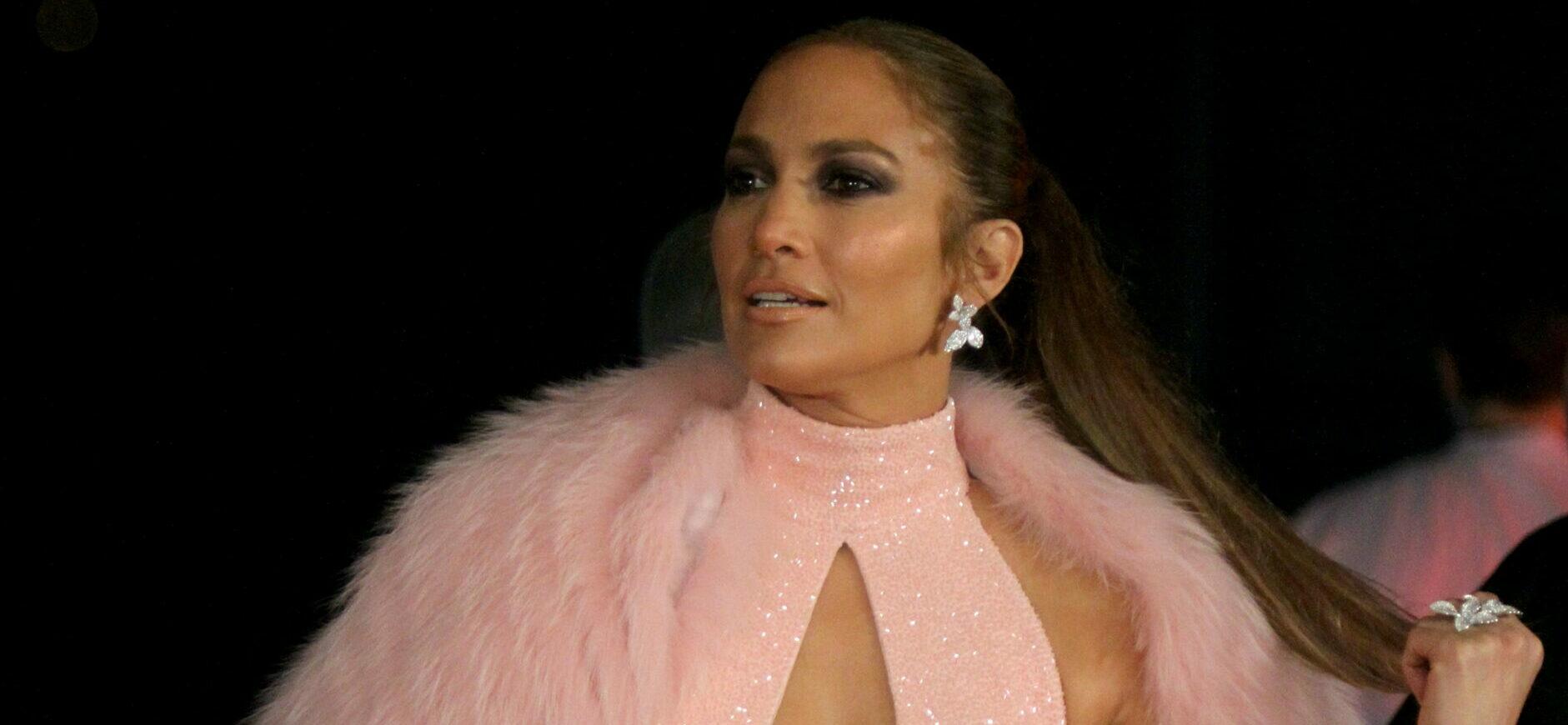 Jennifer Lopez filming quot Marry Me quot