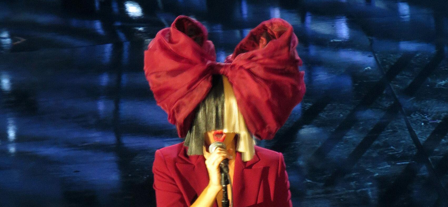 Sia looks like a christmas present as she performs at 'Shining a Light' concert in LA!